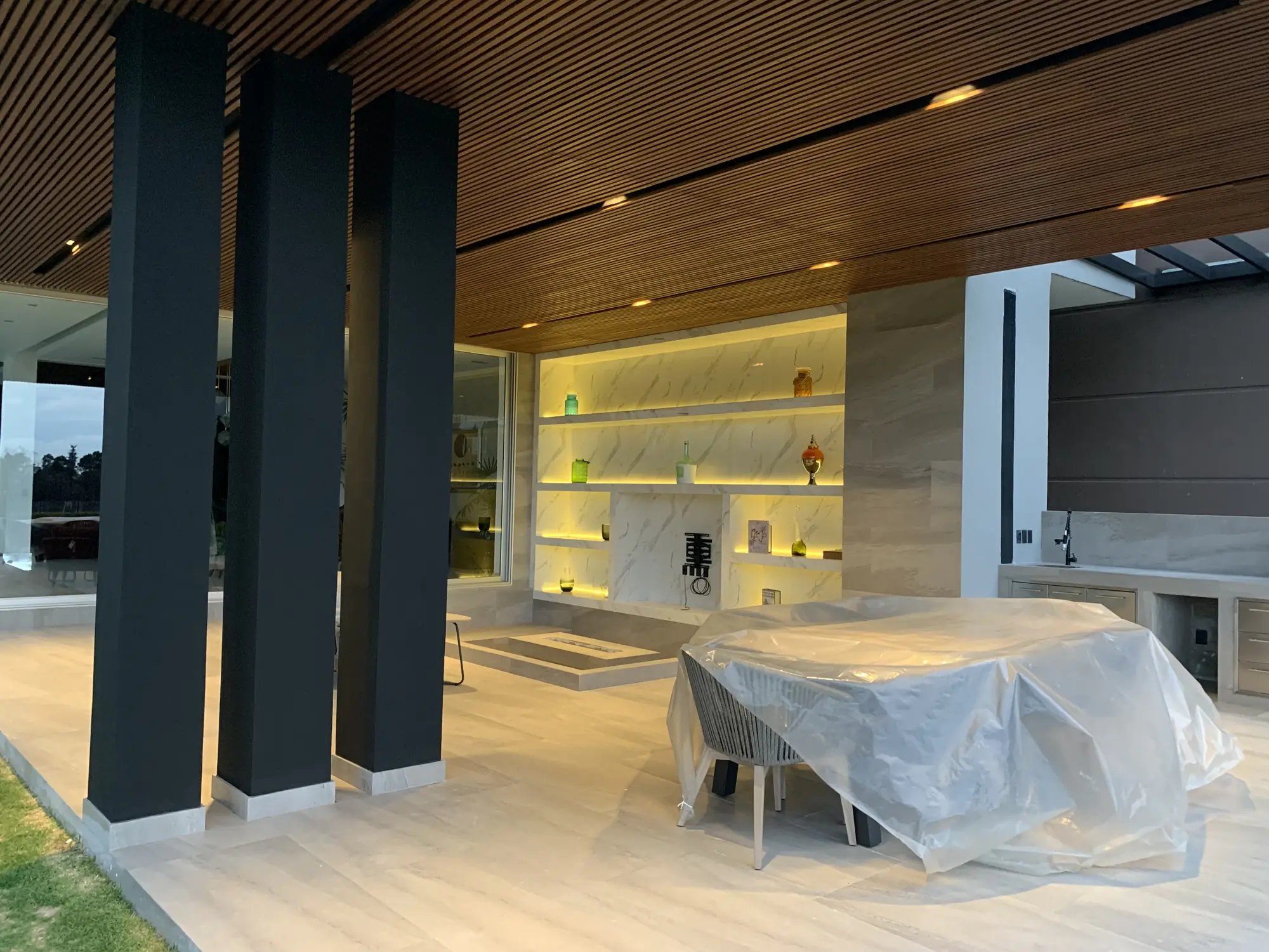 Encinos — remodelación, terraza con cocina exterior